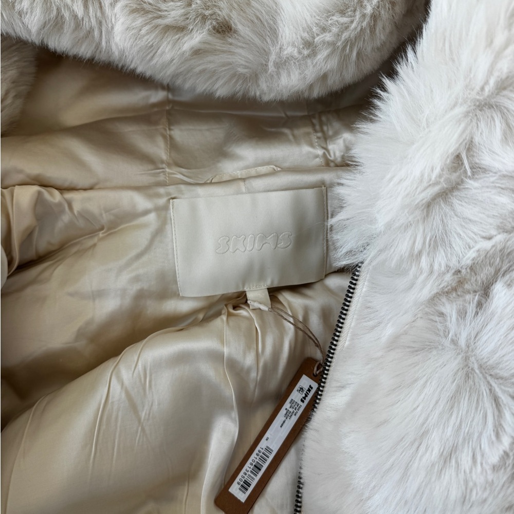 SKIMS Faux Fur zip up jacket - Picture 2 of 4